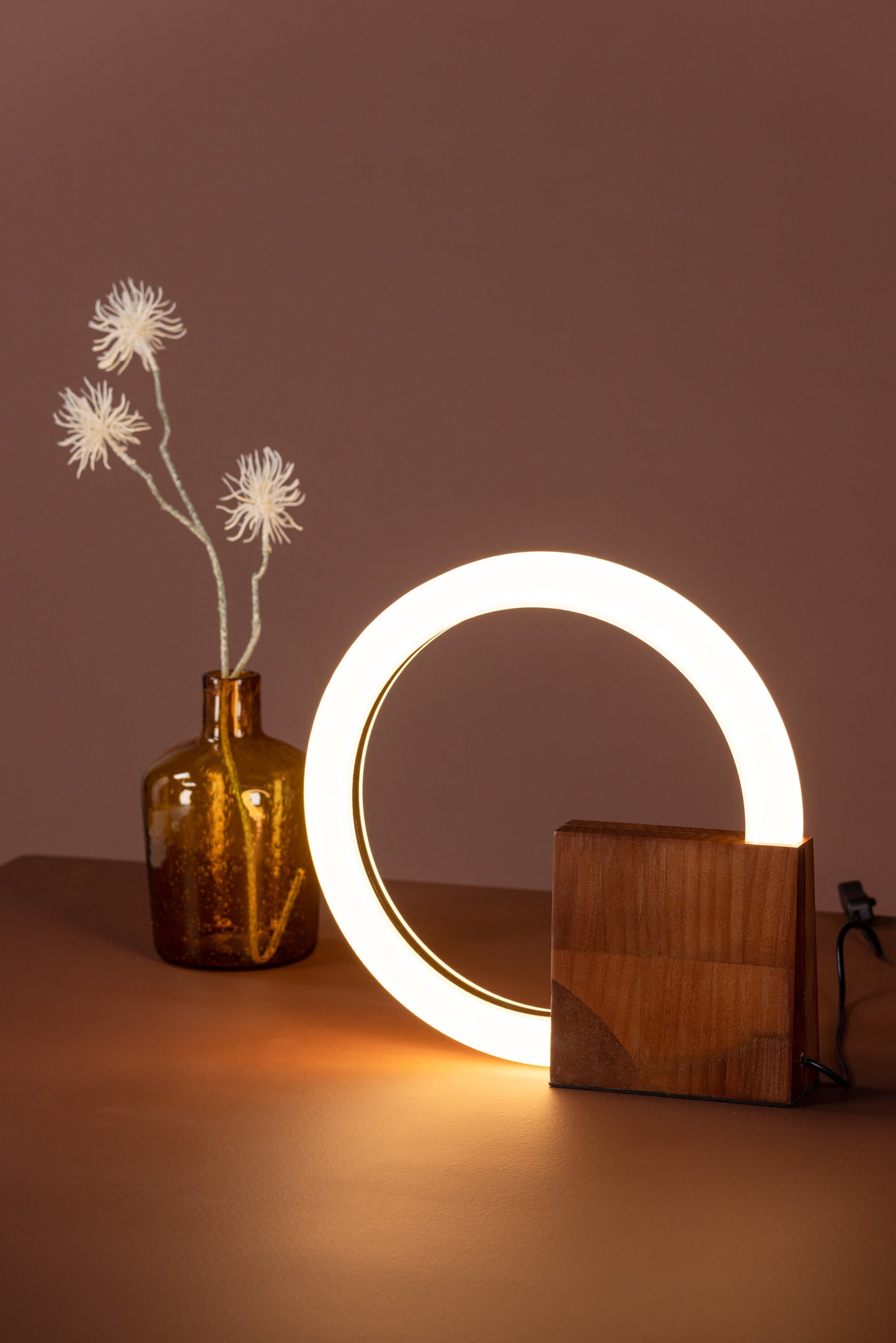 Brive Tischlampe – Ringlicht, Holz