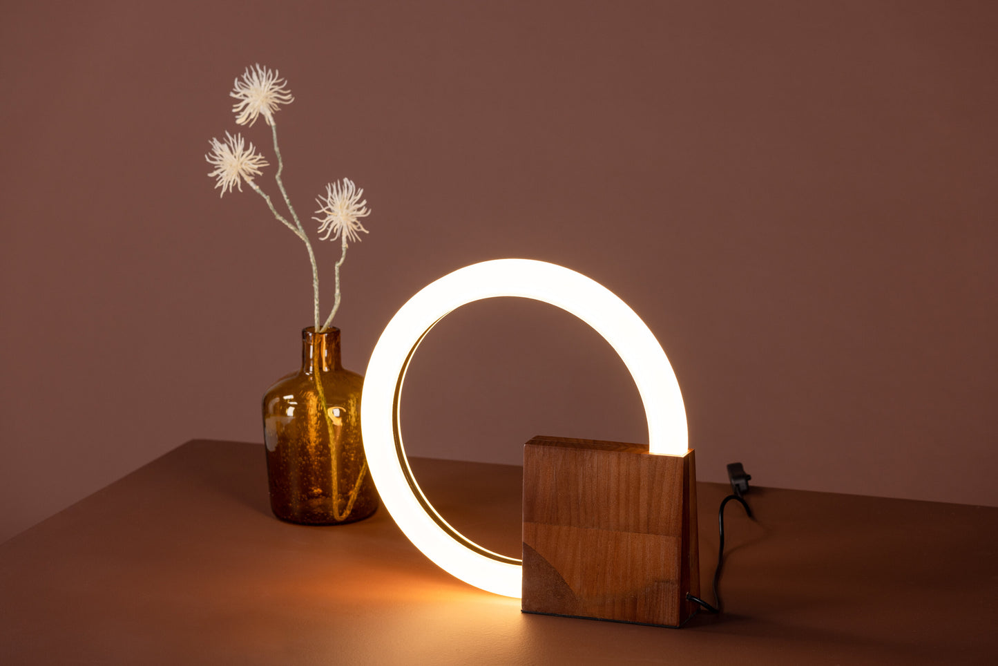 Brive Tischlampe – Ringlicht, Holz