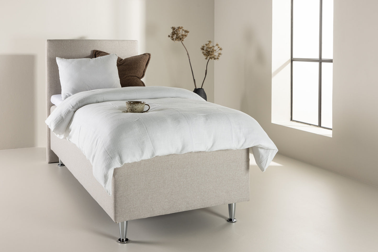 Bett Mesa 90 x 200 – Stoff Lino 02 in mattem Silberbeige