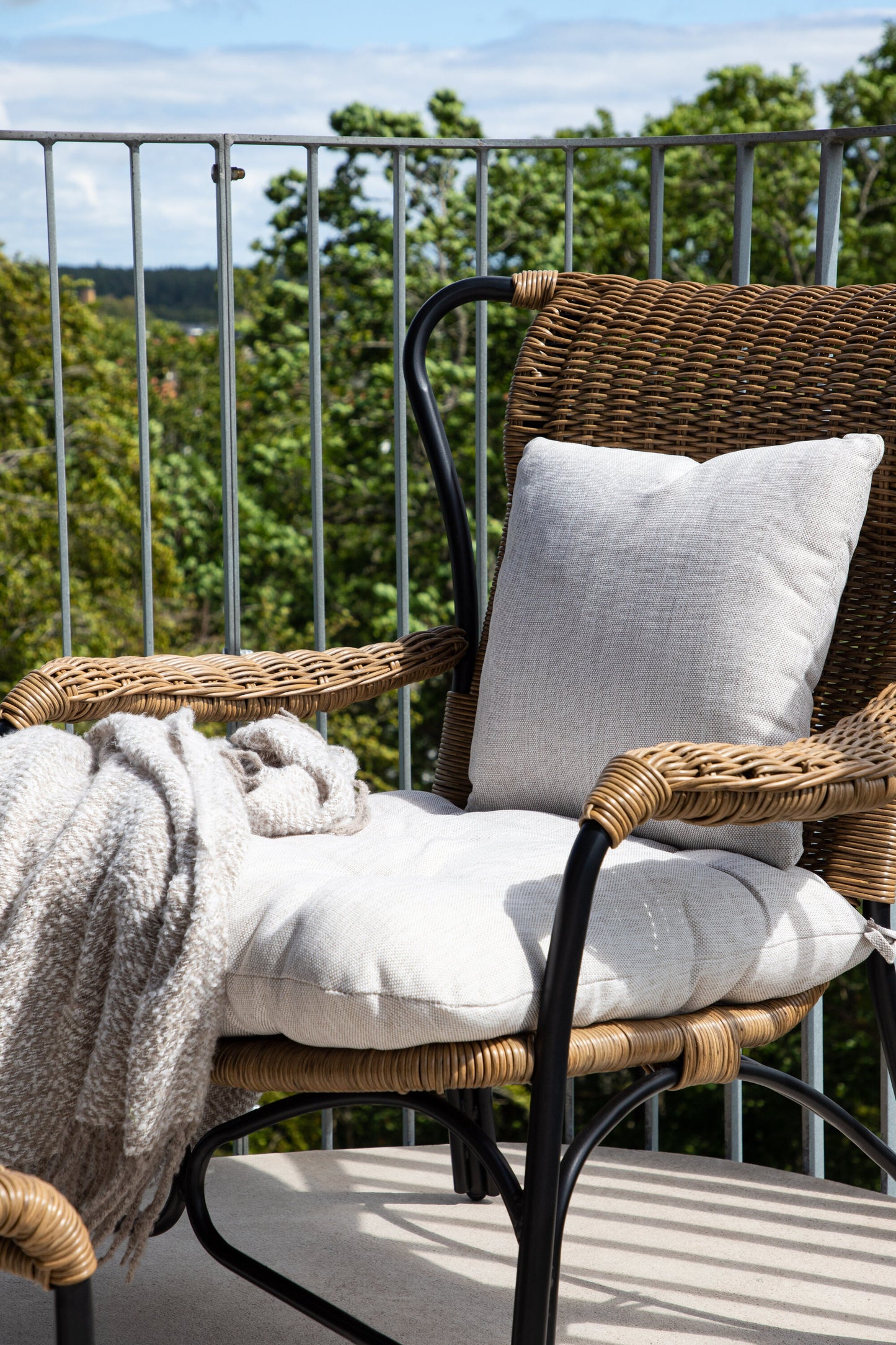 Loreto Loungechair Schwarz – Natur Rattan